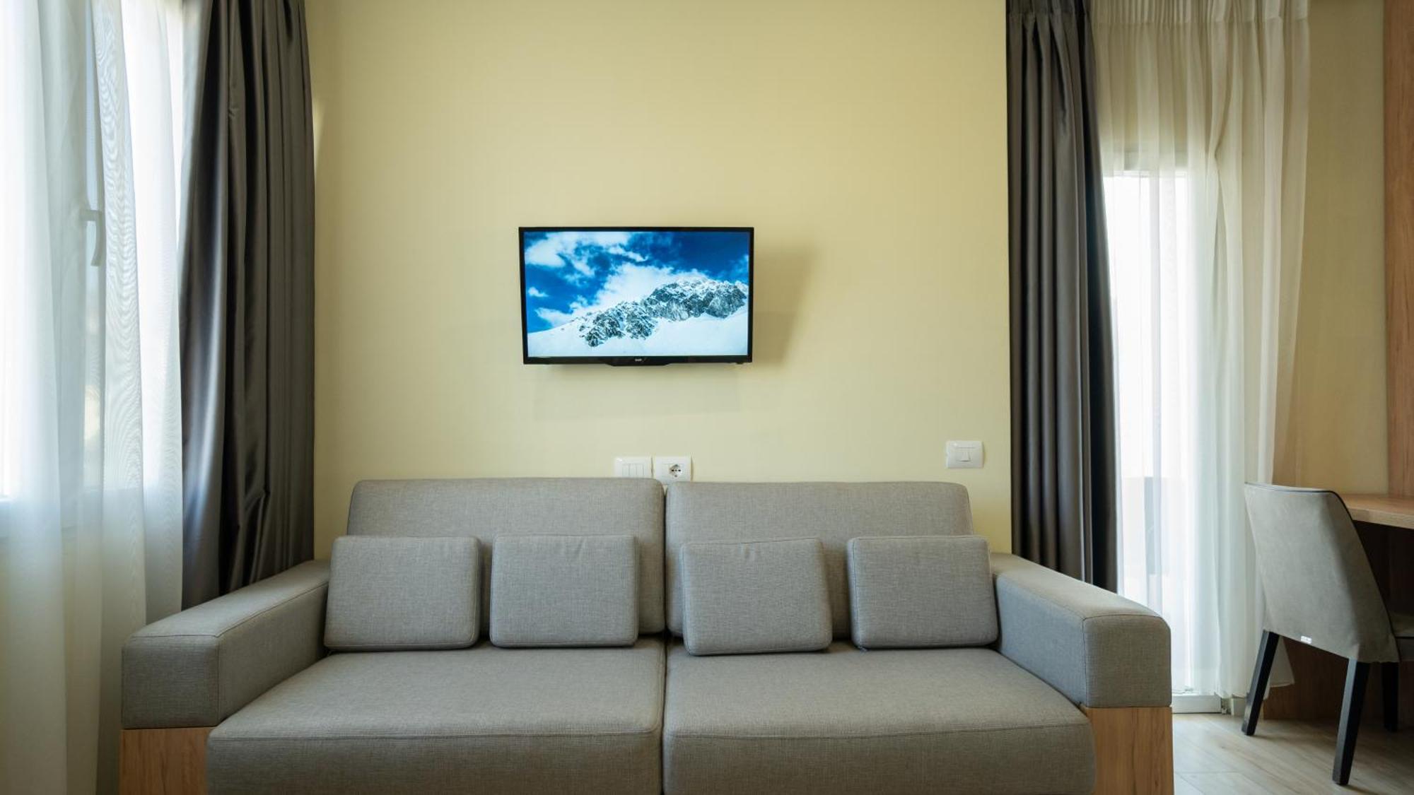 F&M Hotel 2 Тирана Экстерьер фото